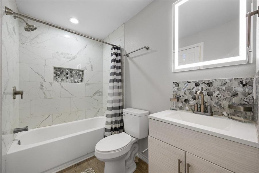 Furnished interior view inside a new home in , Joshua (Image 13).