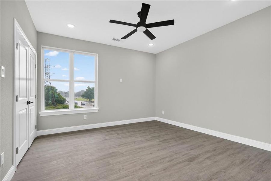 Spacious, unfurnished interior of a new home in , Grand Prairie (Image 18).