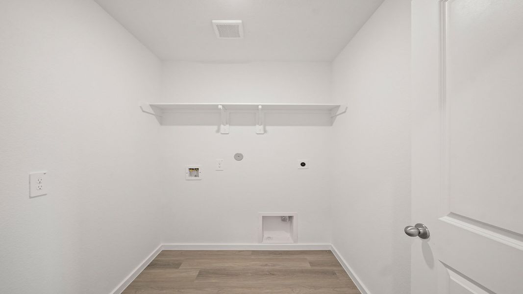 Representative unfurnished interior of a home built from the Callahan by D.R. Horton in Lexington Heights, Willis (Image 12).