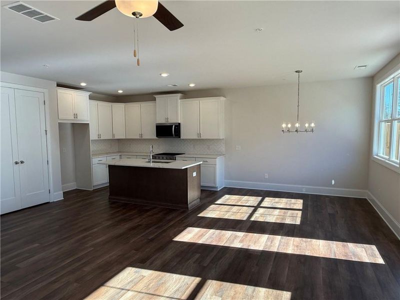 Spacious, unfurnished interior of a new home in , Marietta (Image 8).