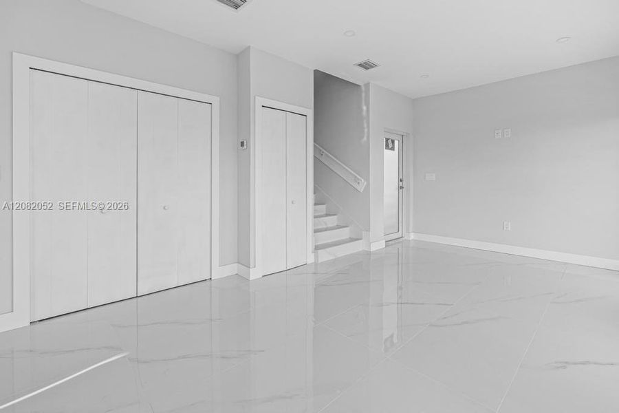 Spacious, unfurnished interior of a new home in , Big Pine Key (Image 9).