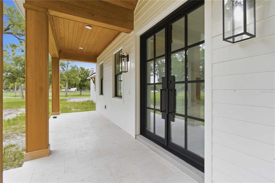 Exterior details and patio area of a home in , Sarasota (Image 7).