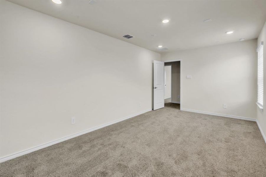 Spacious, unfurnished interior of a new home in The Landing at Hidden Lakes, McKinney (Image 30).