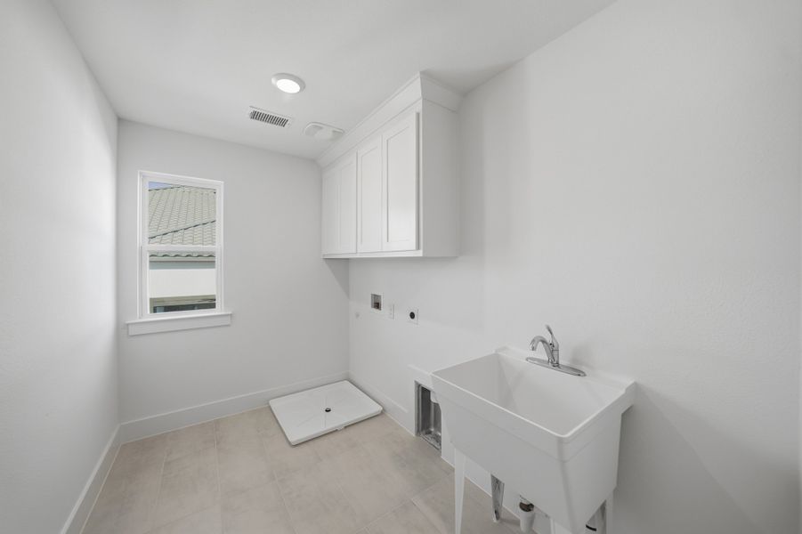 Furnished interior view inside a new home in Fields - 40' Lots, Frisco (Image 12). Furnished interior view inside a new home in Fields - 40' Lots, Frisco (Image 12).