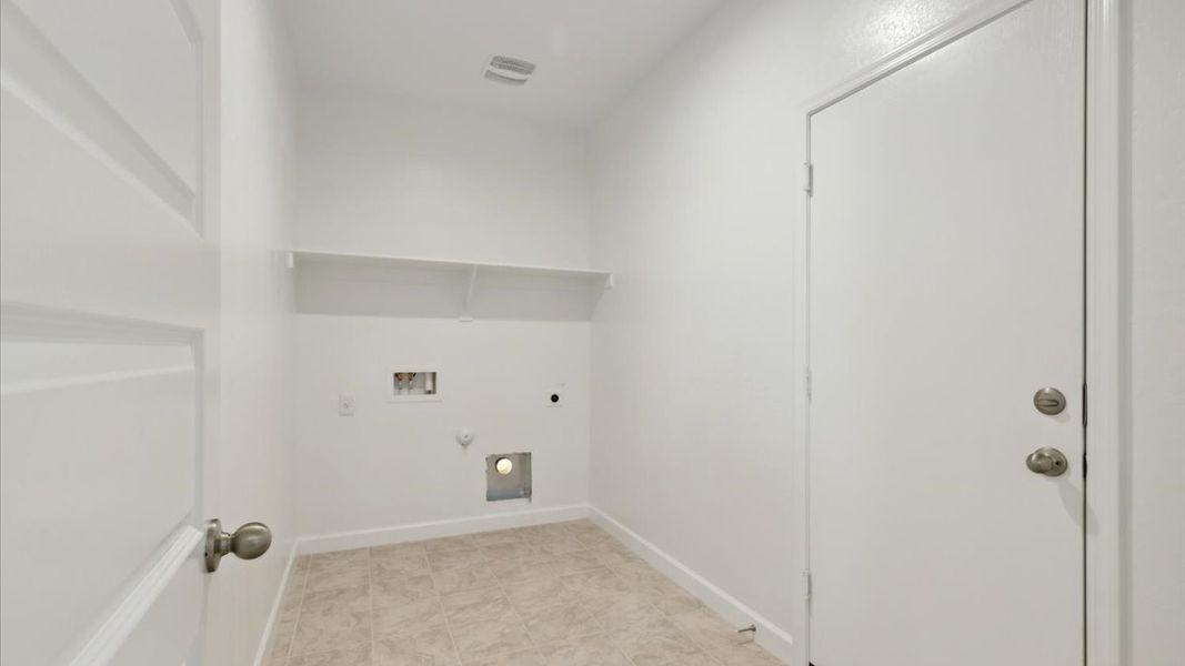 Spacious, unfurnished interior of a new home in Radiance at Superstition Vistas, Apache Junction (Image 31).