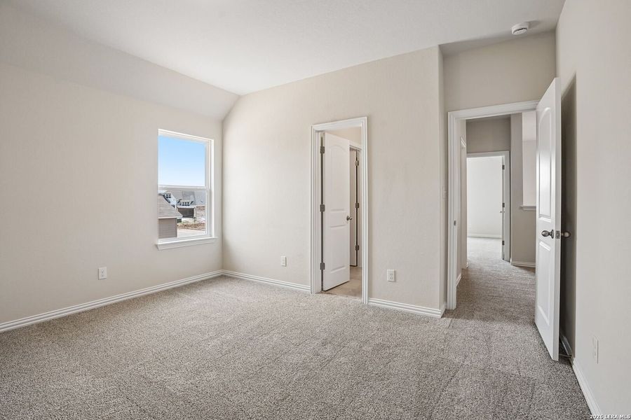 Spacious, unfurnished interior of a new home in Veranda, San Antonio (Image 23).