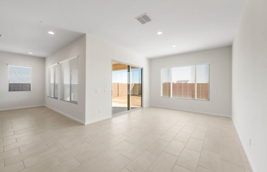 Spacious, unfurnished interior of a new home in Soleo, San Tan Valley (Image 18).