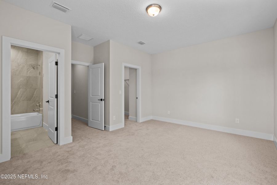 Spacious, unfurnished interior of a new home in SilverLeaf, St. Augustine (Image 41).