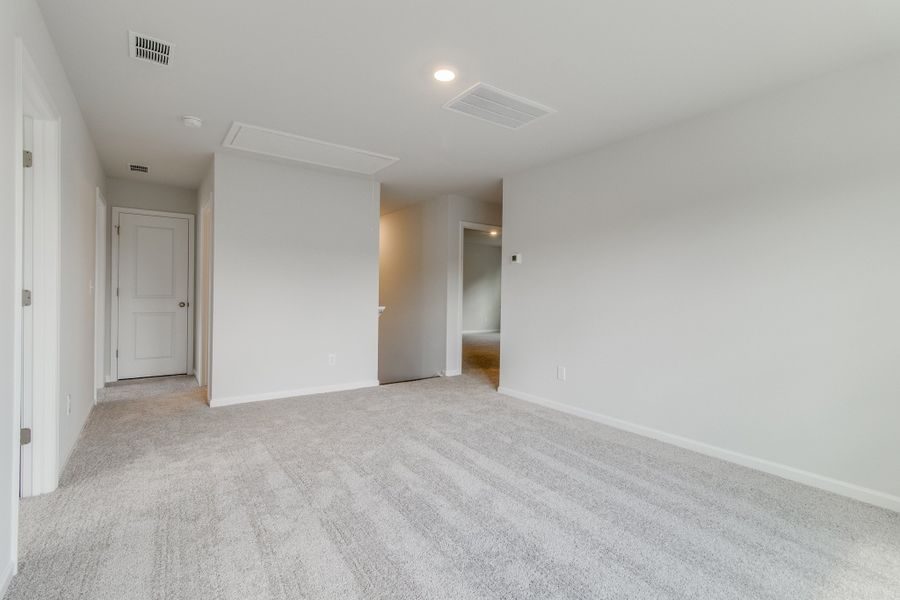 Spacious, unfurnished interior of a new home in Killians Crossing, Blythewood (Image 27).
