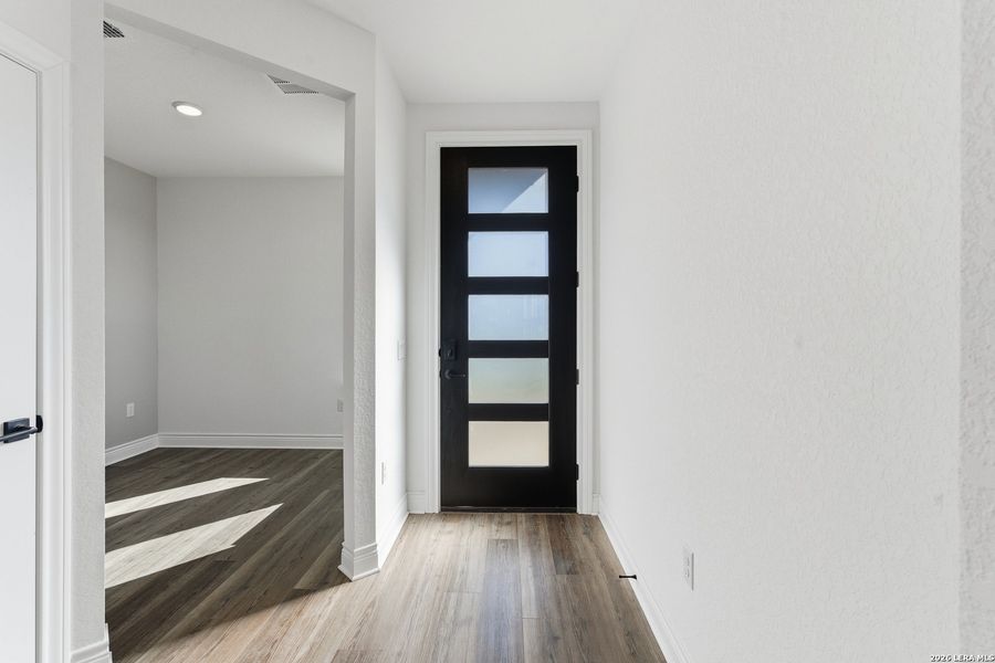Spacious, unfurnished interior of a new home in Del Webb New Braunfels at Veramendi, New Braunfels (Image 25).