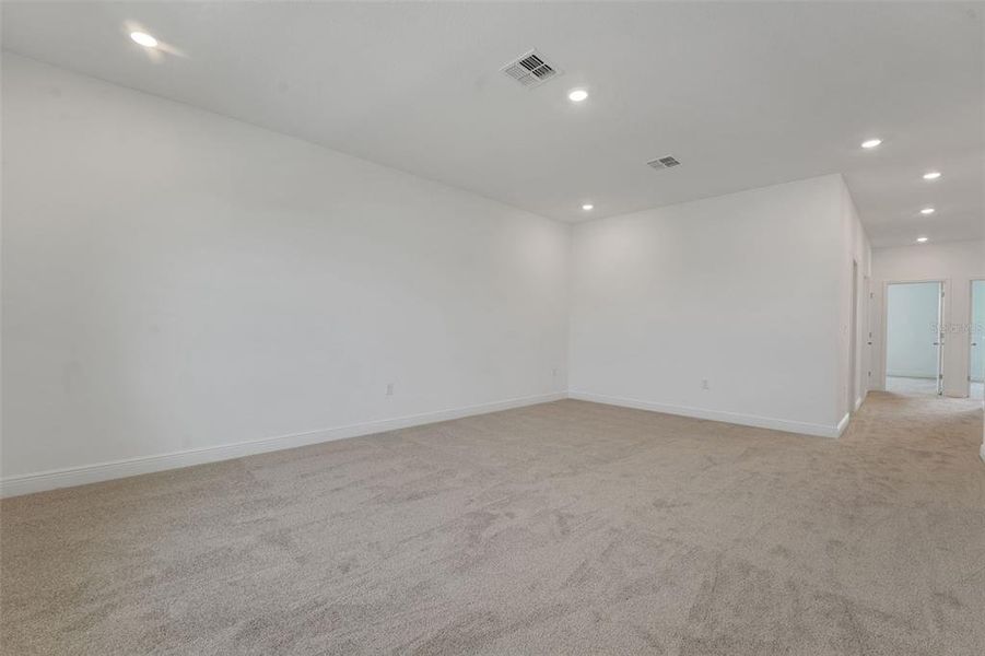 Spacious, unfurnished interior of a new home in Crossroads at Kelly Park, Apopka (Image 23).