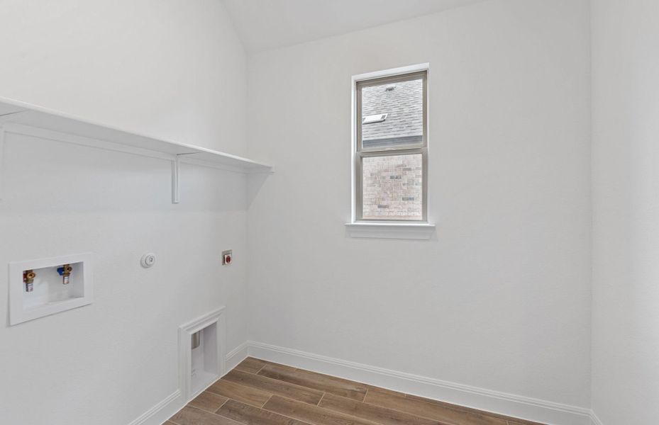 Spacious, unfurnished interior of a new home in Bluffview Reserve, Leander (Image 50).