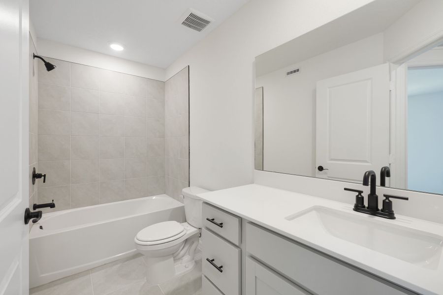 Furnished interior view inside a new home in Towns at Greenleaf, Oviedo (Image 16).