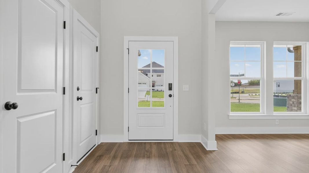 Spacious, unfurnished interior of a new home in McClure Farms, Columbia (Image 26).