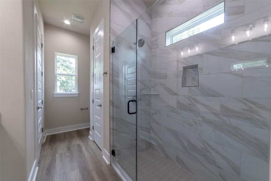 Large Wal-In Shower with Frameless Glass