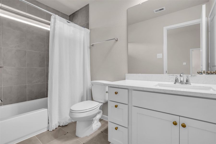 Furnished interior view inside a new home in , Conroe (Image 18).