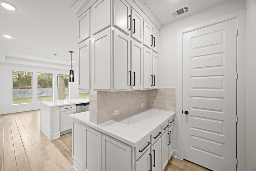 Furnished interior view inside a new home in Woodforest – 60', Montgomery (Image 18). Furnished interior view inside a new home in Woodforest – 60', Montgomery (Image 18).