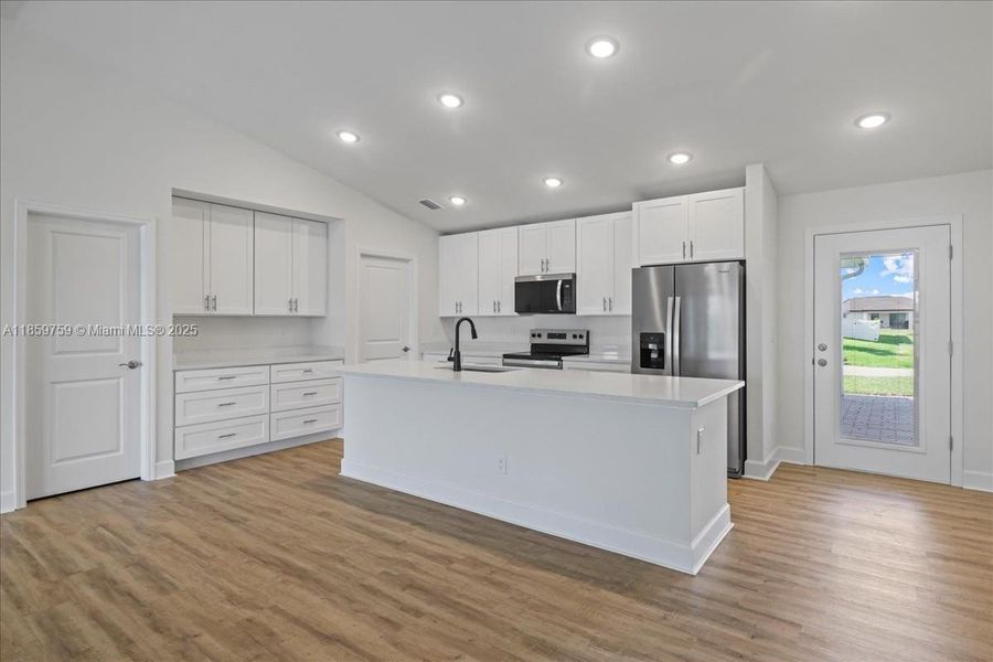Furnished interior view inside a new home in Cape Coral, Cape Coral (Image 6).
