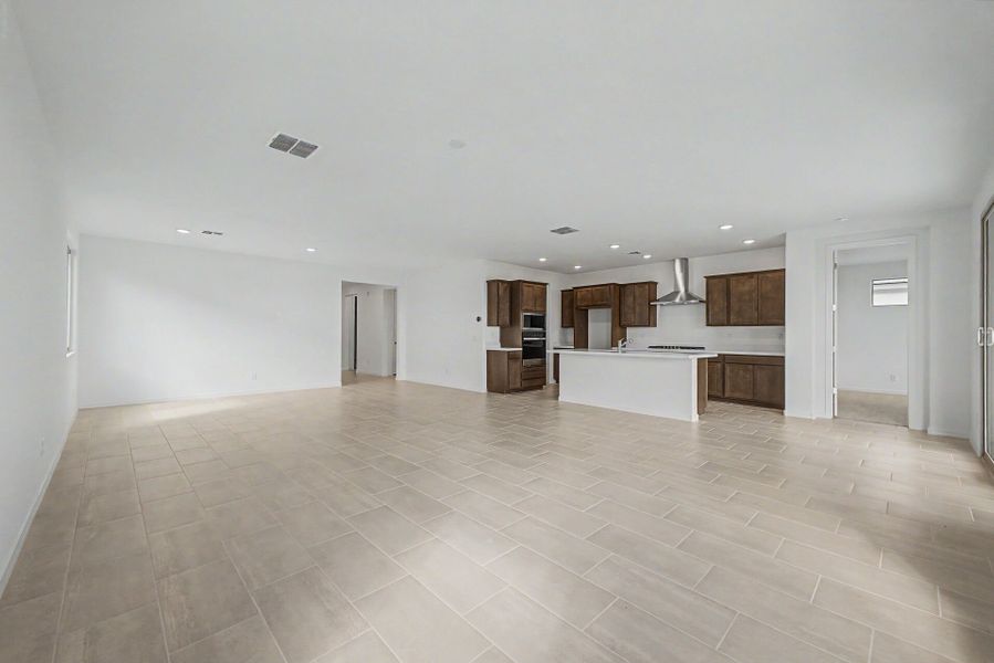 Spacious, unfurnished interior of a new home in Tierra Vistoso, Surprise (Image 8).
