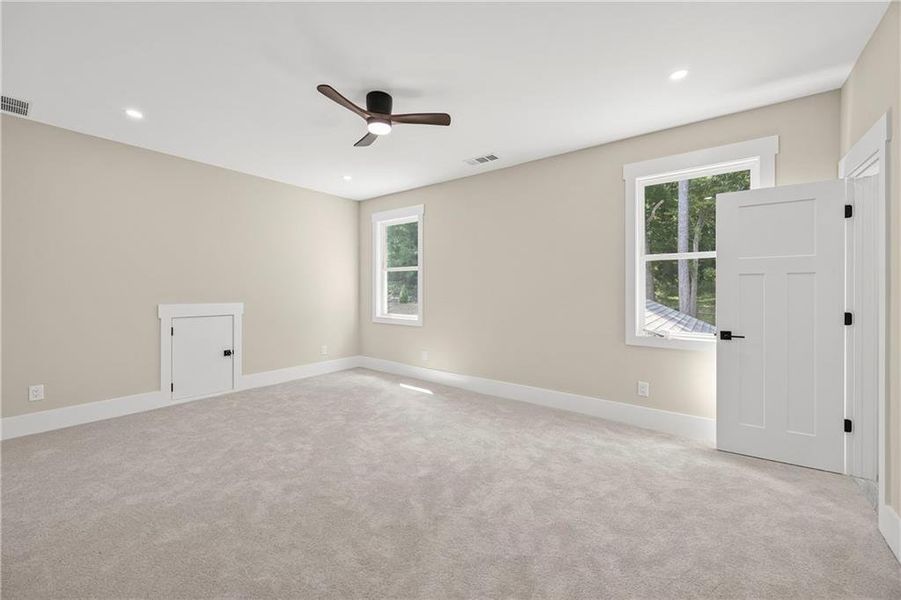 Spacious, unfurnished interior of a new home in , Marietta (Image 74).