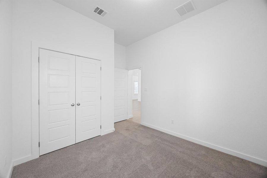 Spacious, unfurnished interior of a new home in Trinity Ranch, Elgin (Image 15).