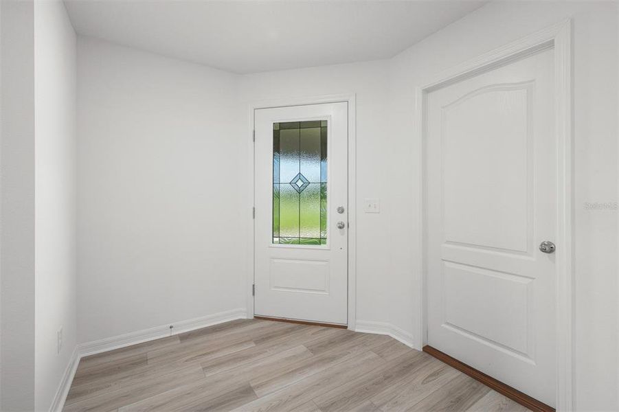 Spacious, unfurnished interior of a new home in Gum Lake Preserve, Lake Alfred (Image 16).