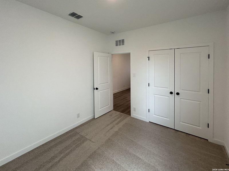 Spacious, unfurnished interior of a new home in Hennersby Hollow, San Antonio (Image 25).