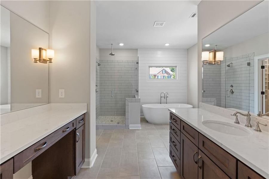 Furnished interior view inside a new home in Bellwyn, Johns Creek (Image 27).