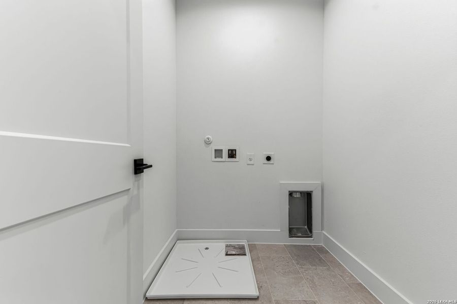 Spacious, unfurnished interior of a new home in , San Antonio (Image 51).
