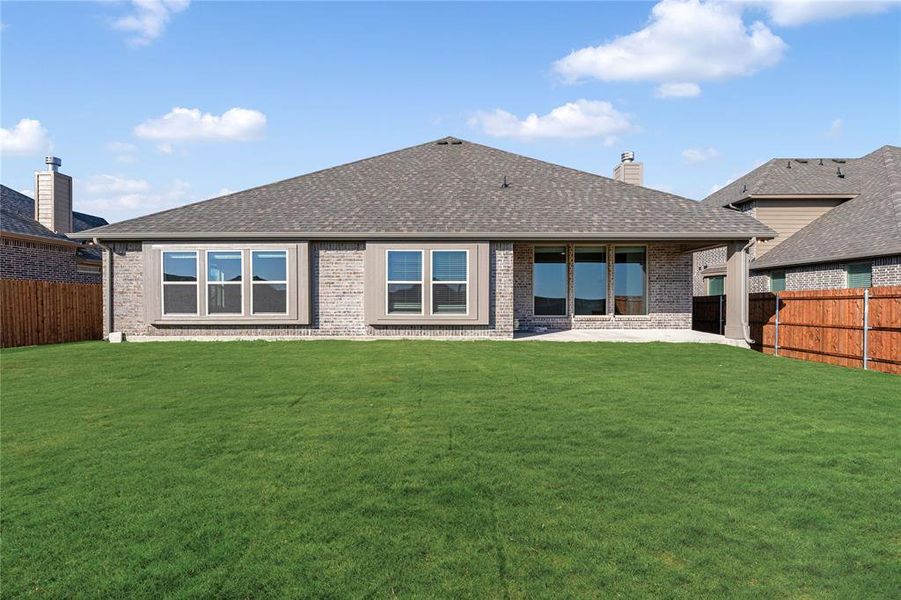 Exterior details and patio area of a home in Villages of Walnut Grove, Midlothian (Image 3).