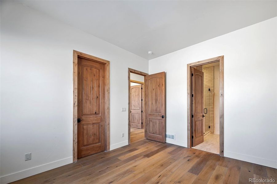 Spacious, unfurnished interior of a new home in , Sedalia (Image 28).