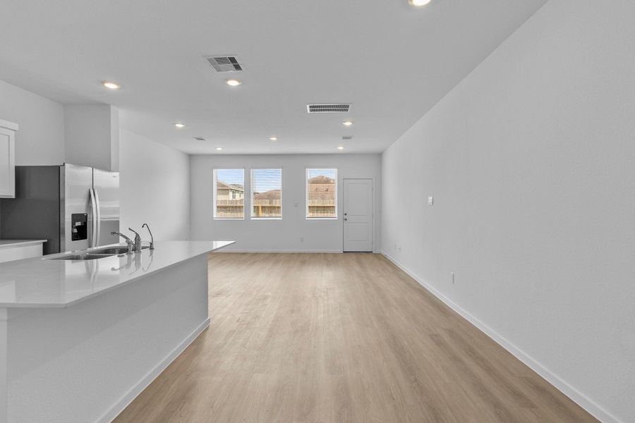 Spacious, unfurnished interior of a new home in Legacy Park, Houston (Image 13).