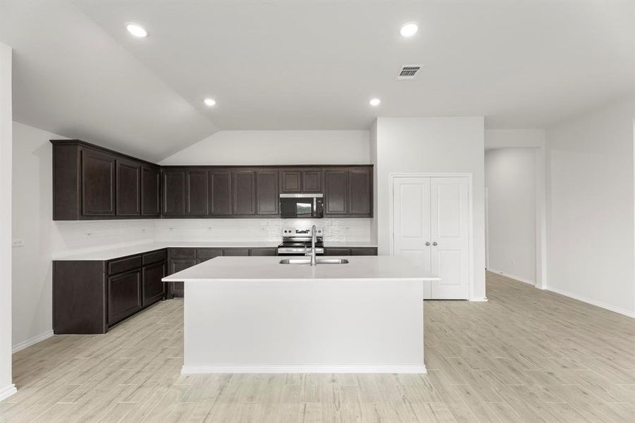 08. 8108 King Fisher - Kitchen 08. 8108 King Fisher - Kitchen