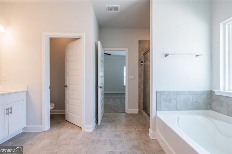 Furnished interior view inside a new home in Oakview Estates, Macon (Image 10).