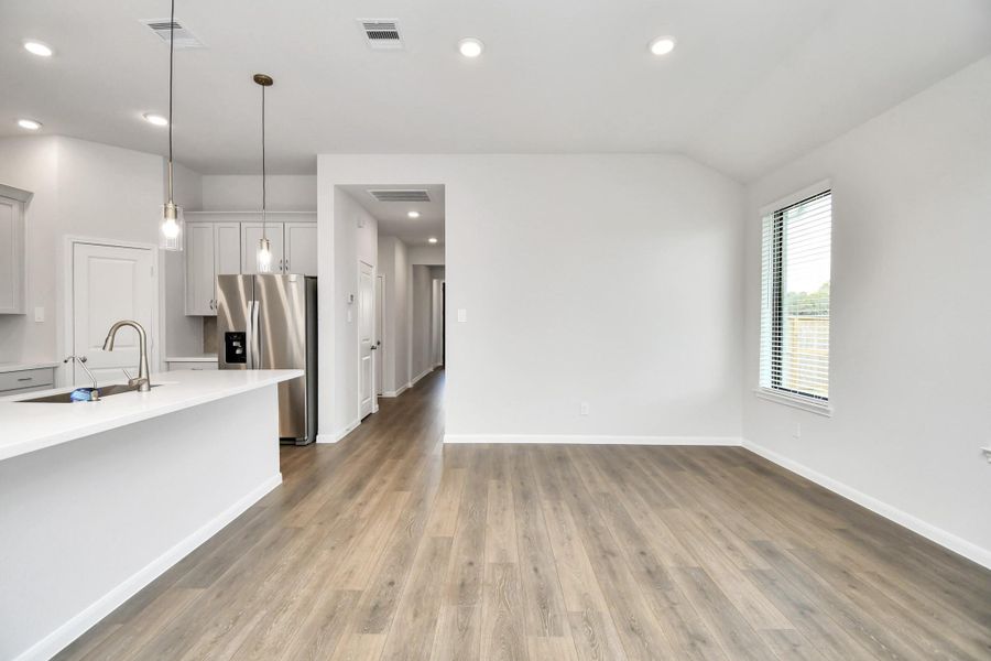 Spacious, unfurnished interior of a new home in Arabella on the Prairie: Premier Collection, Richmond (Image 18).