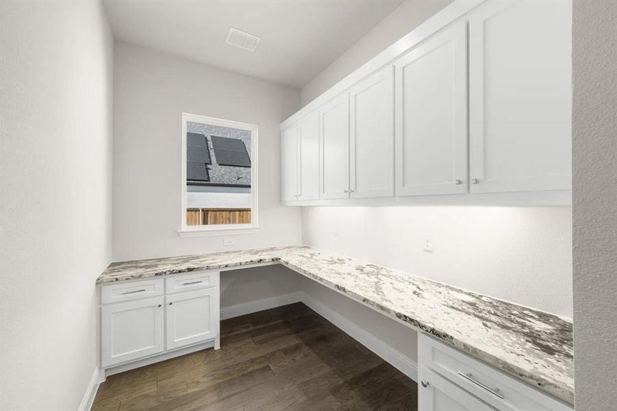 The Brynlee II B Pocket Office The Brynlee II B Pocket Office