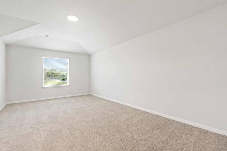 Spacious, unfurnished interior of a new home in Porter Country, Buda (Image 19).