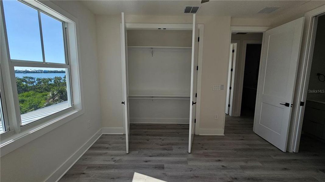 Spacious, unfurnished interior of a new home in , Englewood (Image 23).