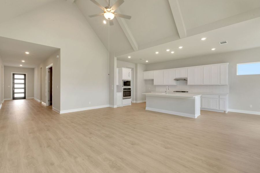 Representative unfurnished interior of a home built from the Roosevelt by GFO Home in Bluffview Reserve, Leander (Image 16).