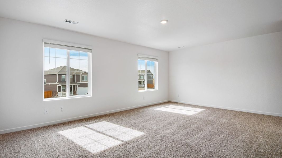 Spacious, unfurnished interior of a new home in Vista Meadows, Fort Lupton (Image 11).