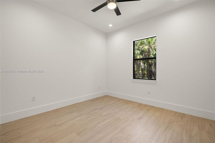 Spacious, unfurnished interior of a new home in , Naples (Image 35).