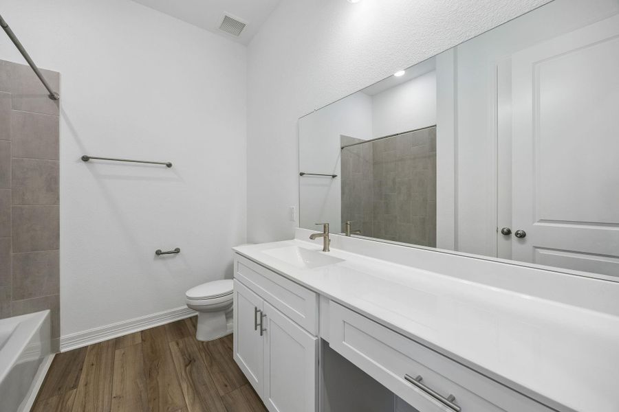 Furnished interior view inside a new home in Lago Mar, Texas City (Image 11).