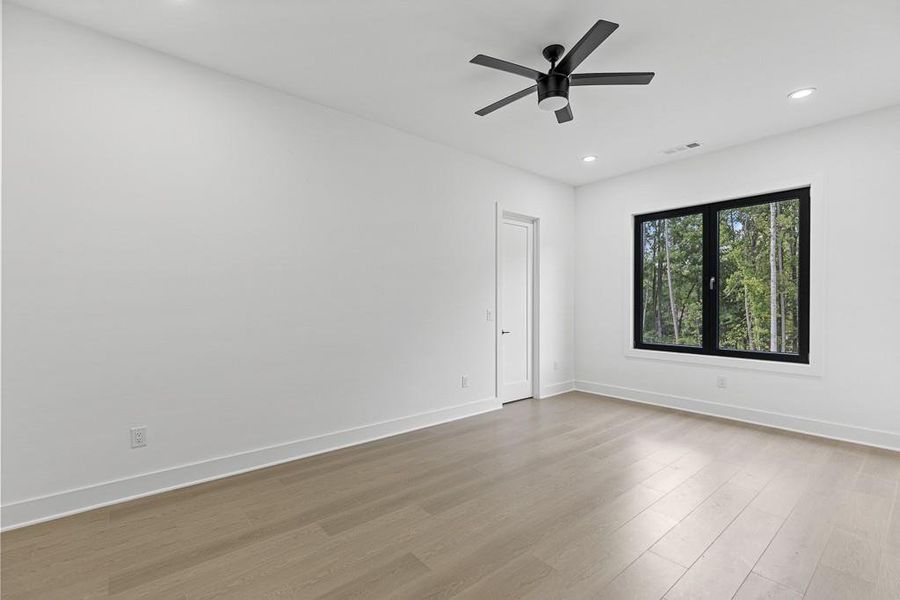 Spacious, unfurnished interior of a new home in , Jefferson (Image 29).