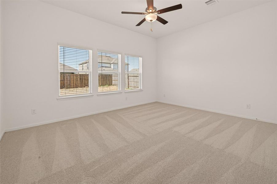 Spacious, unfurnished interior of a new home in Lago Mar, Texas City (Image 23).