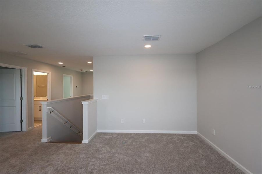 Spacious, unfurnished interior of a new home in Bay Lake Farms, St. Cloud (Image 24).