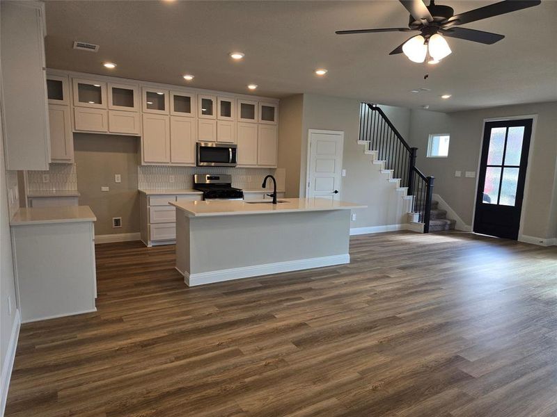 Furnished interior view inside a new home in , Rowlett (Image 9).