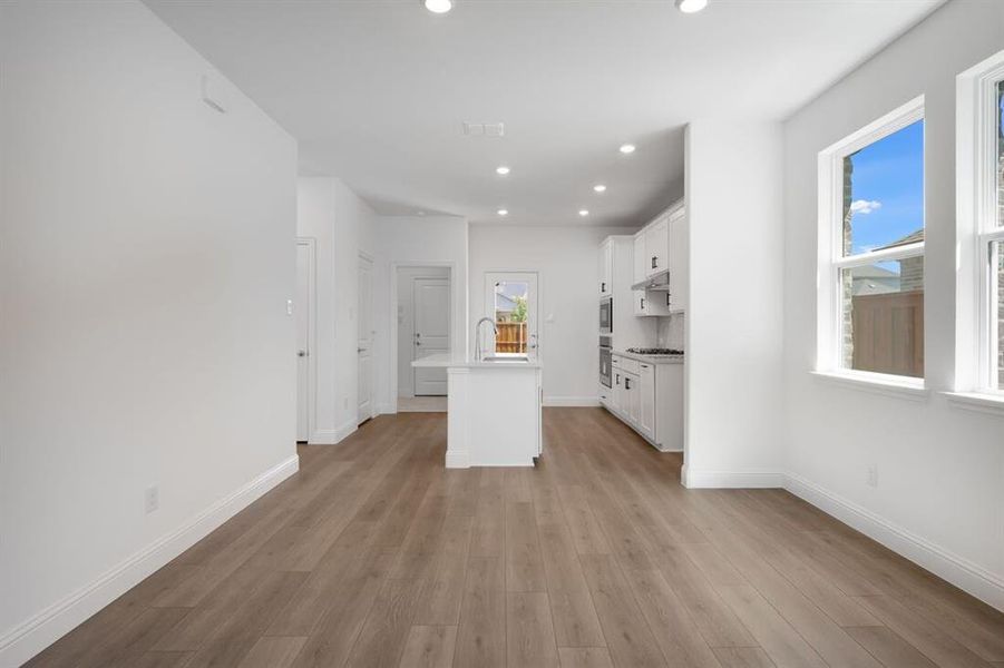 Spacious, unfurnished interior of a new home in North Sky Celina, Celina (Image 14). Spacious, unfurnished interior of a new home in North Sky Celina, Celina (Image 14).