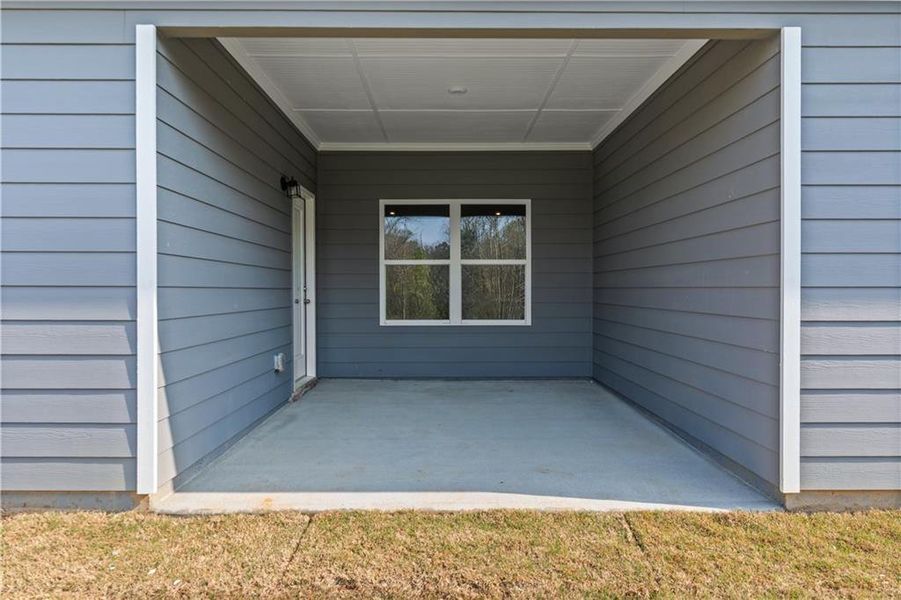 Exterior details and patio area of a home in Maple Village, Adairsville (Image 3).