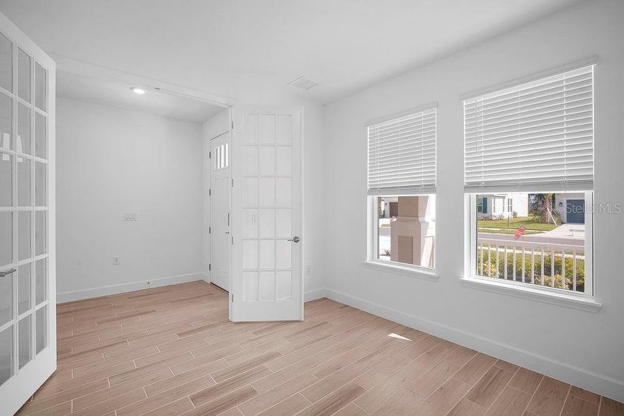 Spacious, unfurnished interior of a new home in Timber Ridge, Plant City (Image 11).