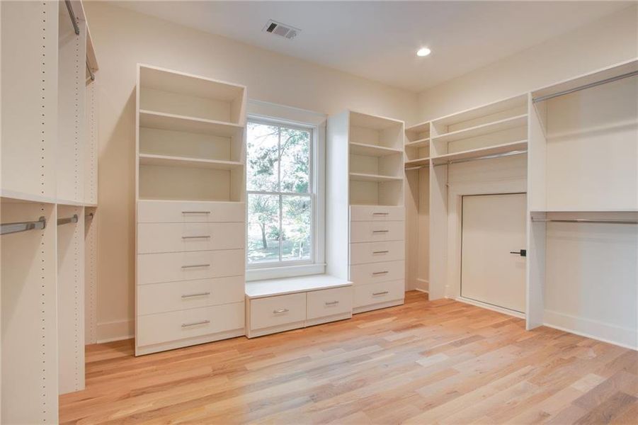 Spacious, unfurnished interior of a new home in , Atlanta (Image 26).